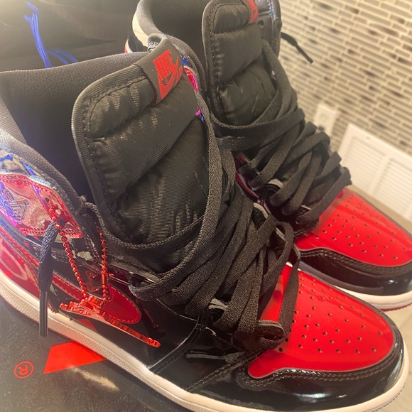 Air Jordan 1 Patent bred